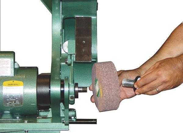 Model 562 accepts nylon, buffing, wire and fiber wheels.